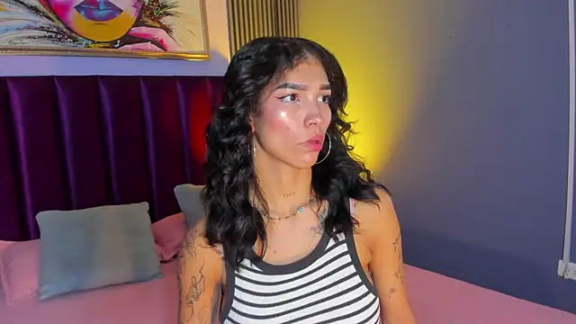 LauraAristizabal online show from 04/10/26, 12:01