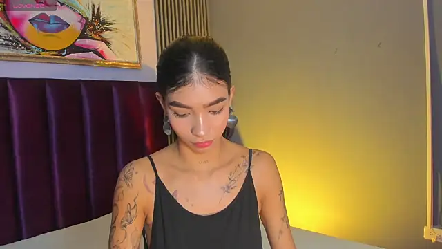 Snapshot of LauraAristizabal chatting on 06/13/26, 11:52 LauraAristizabal online show from 06/13/26, 11:52