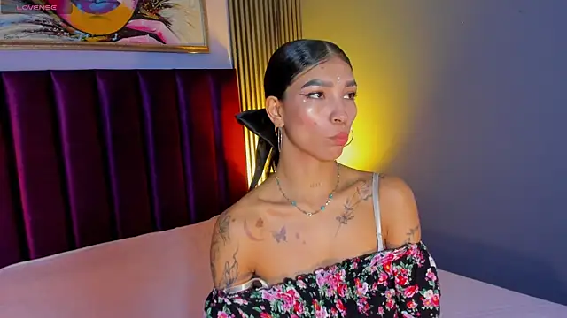 LauraAristizabal online show from 04/14/26, 12:43