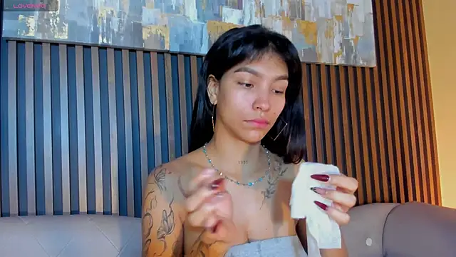 LauraAristizabal online show from 11/09/25, 12:42