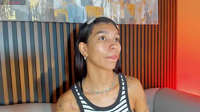 LauraAristizabal online show from 12/19/25, 12:51