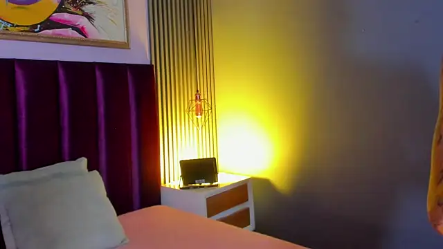 LauraAristizabal online show from 04/11/26, 12:07