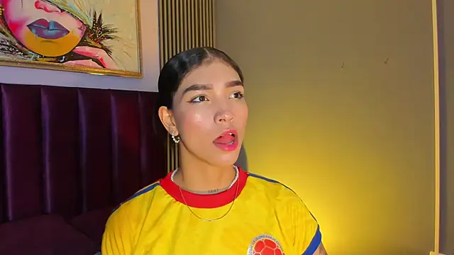 Snapshot of LauraAristizabal chatting on 06/23/26, 12:03 LauraAristizabal online show from 06/23/26, 12:03