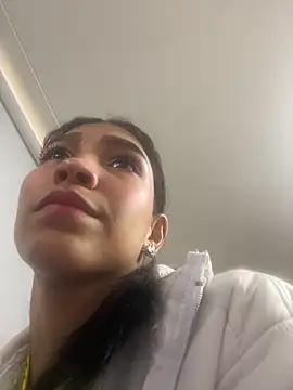 LauraAristizabal online show from 04/16/26, 12:28