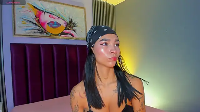 LauraAristizabal online show from 04/04/26, 12:12