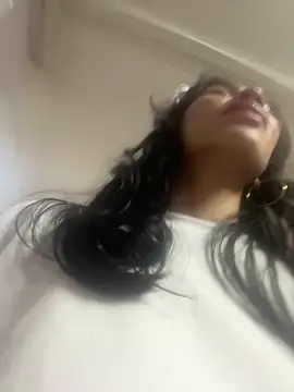 Snapshot of LauraAristizabal chatting on 06/04/26, 11:59 LauraAristizabal online show from 06/04/26, 11:59