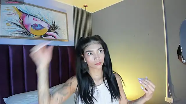 Snapshot of LauraAristizabal chatting on 07/14/26, 12:11 LauraAristizabal online show from 07/14/26, 12:11