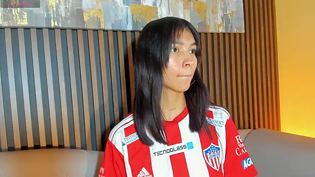 LauraAristizabal online show from 12/16/25, 12:42