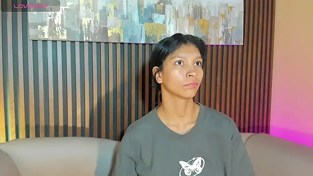 LauraAristizabal online show from 10/22/25, 12:37