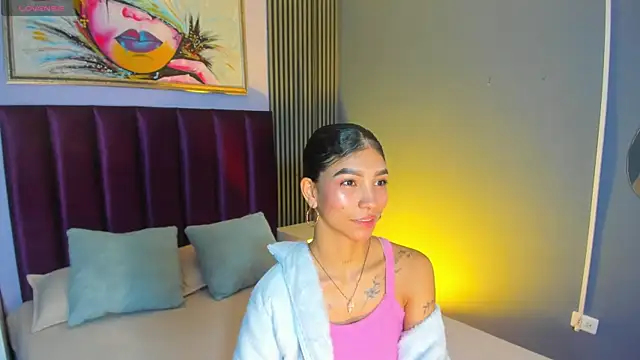LauraAristizabal online show from 04/24/26, 12:18
