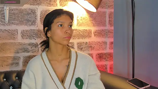 LauraAristizabal online show from 10/12/25, 12:39