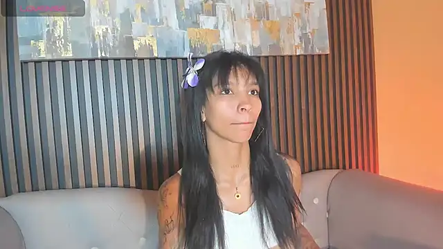 LauraAristizabal online show from 10/03/25, 12:28