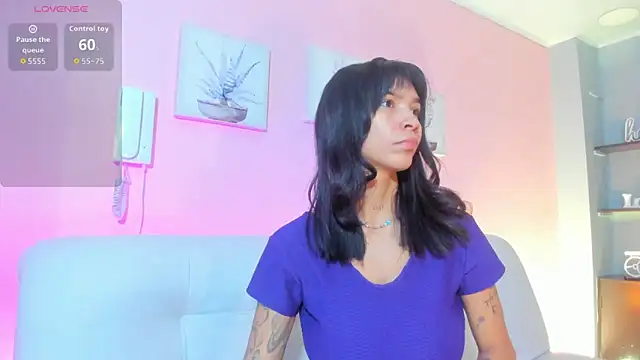 LauraAristizabal online show from 11/12/25, 12:42