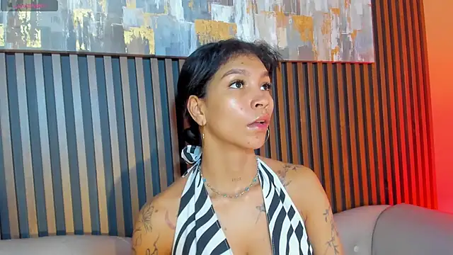 LauraAristizabal online show from 12/05/25, 12:37