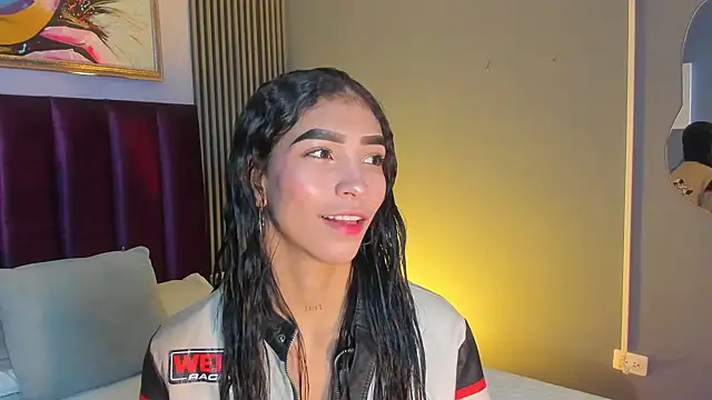 Snapshot of LauraAristizabal chatting on 06/20/26, 11:48 LauraAristizabal online show from 06/20/26, 11:48