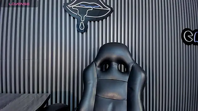 LauraAristizabal online show from 03/22/25, 12:46