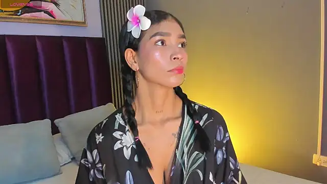 LauraAristizabal online show from 05/24/26, 12:05