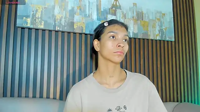 LauraAristizabal online show from 11/22/25, 12:48