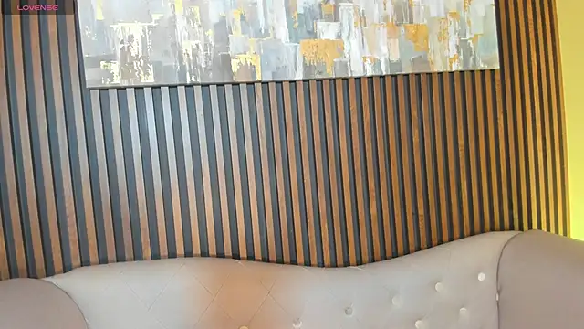 LauraAristizabal online show from 10/18/25, 12:40