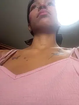 LauraAristizabal online show from 04/01/26, 12:50