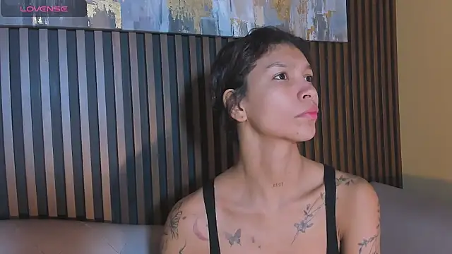 LauraAristizabal online show from 09/19/25, 12:42