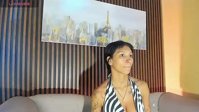 LauraAristizabal online show from 10/07/25, 12:50