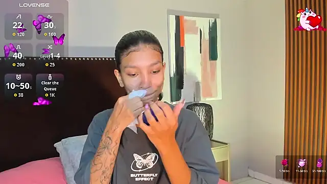 LauraAristizabal online show from 10/14/25, 12:50