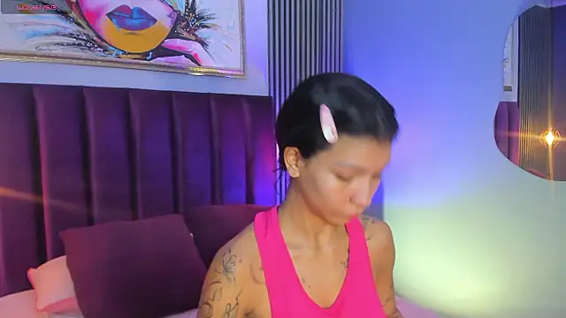 LauraAristizabal online show from 10/31/25, 11:51