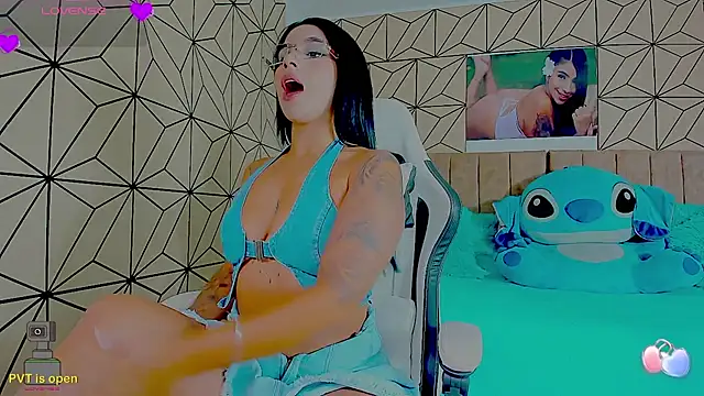 vane lopez  online show from 03/18/26, 07:59