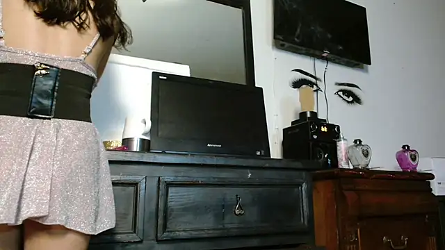 MINI Petite online show from 11/10/25, 01:54