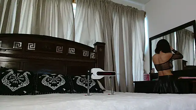 Snapshot of MINI_Petite chatting on 01/10/26, 10:49 MINI Petite online show from 01/10/26, 10:49