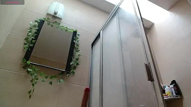 Snapshot of MINI_Petite chatting on 03/26/26, 05:44 MINI Petite online show from 03/26/26, 05:44