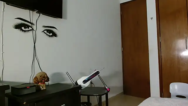 Snapshot of MINI_Petite chatting on 04/14/26, 09:09 MINI Petite online show from 04/14/26, 09:09