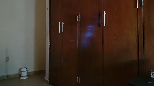 Snapshot of MINI_Petite chatting on 04/16/26, 02:23 MINI Petite online show from 04/16/26, 02:23