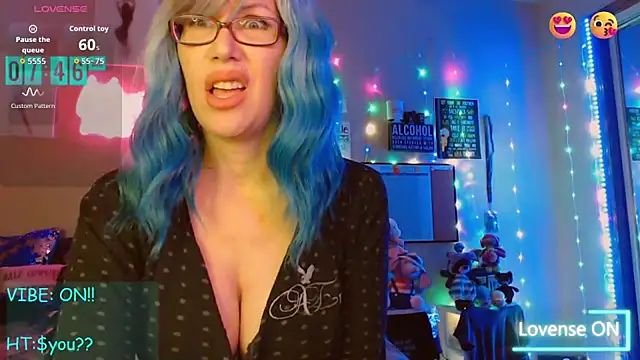 EmmaIsHere online show from 11/11/25, 02:45