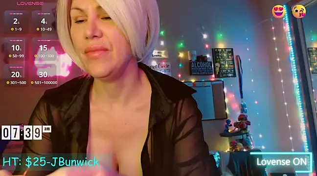 Snapshot of EmmaIsHere chatting on 03/15/25, 01:40 EmmaIsHere online show from 03/15/25, 01:40