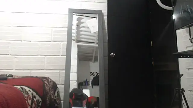 sexyjustin202 online show from 10/05/25, 12:01