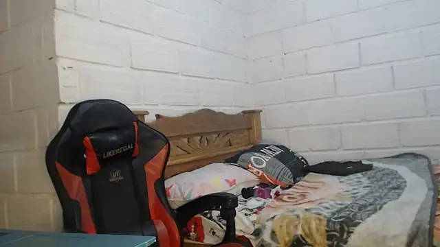 sexyjustin202 online show from 09/21/25, 10:26