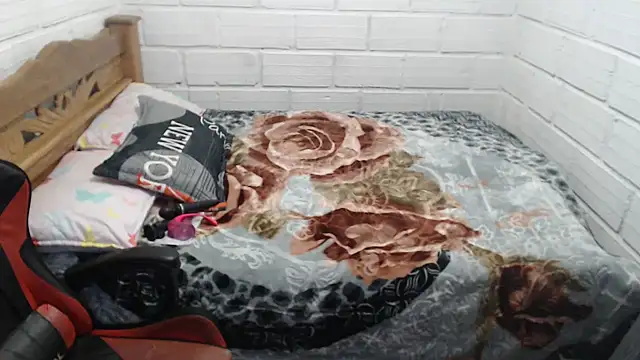 sexyjustin202 online show from 09/17/25, 10:23