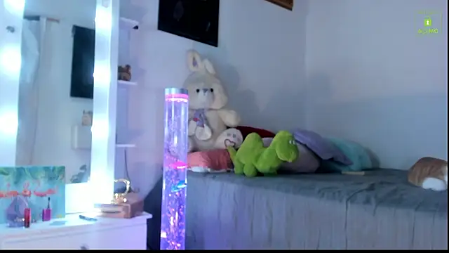 miaa-lee online show from 11/18/25, 01:43