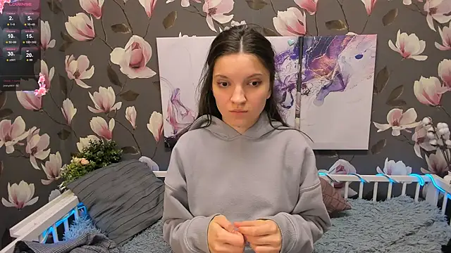 Snapshot of MelaniGrand chatting on 12/18/24, 03:00 MelaniGrand online show from 12/18/24, 03:00