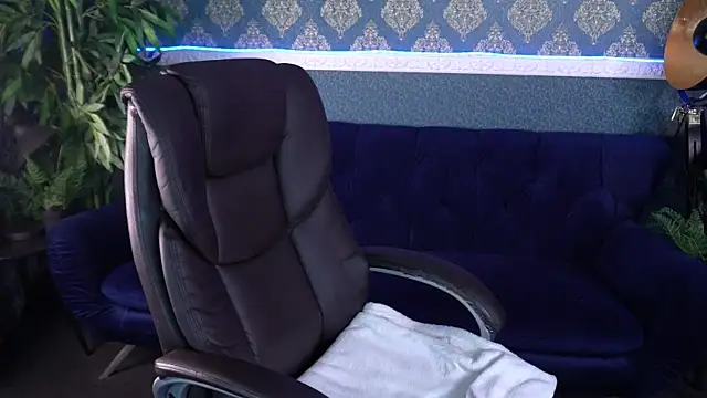 Snapshot of AmellyMilly chatting on 10/28/25, 01:32 AmellyMilly online show from 10/28/25, 01:32