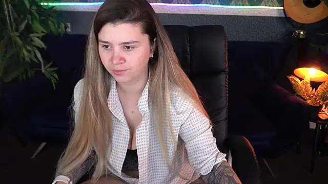 Snapshot of AmellyMilly chatting on 11/23/25, 08:08 AmellyMilly online show from 11/23/25, 08:08