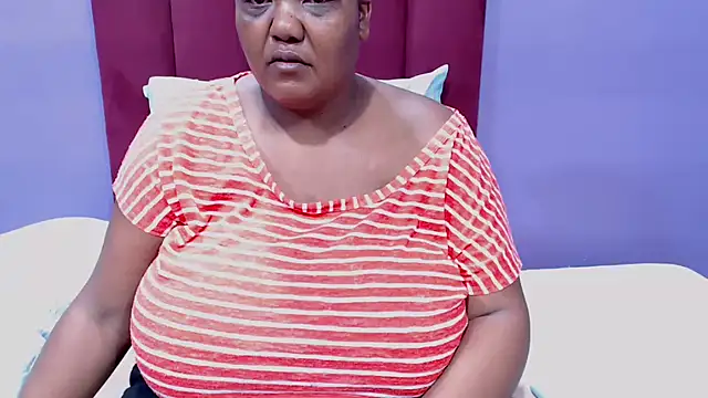 Snapshot of GiantTittts chatting on 03/07/26, 05:40 GiantTittts online show from 03/07/26, 05:40