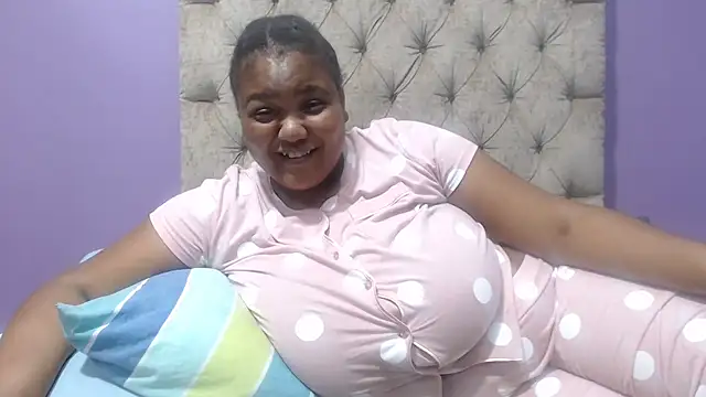 Snapshot of GiantTittts chatting on 03/19/25, 05:50 GiantTittts online show from 03/19/25, 05:50