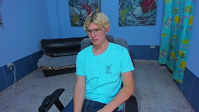 Snapshot of patrik_027 chatting on 11/20/25, 07:42 patrik 027 online show from 11/20/25, 07:42