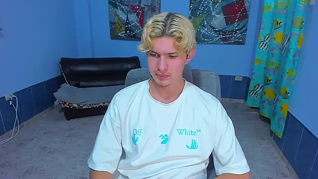 Snapshot of patrik_027 chatting on 11/06/25, 07:45 patrik 027 online show from 11/06/25, 07:45