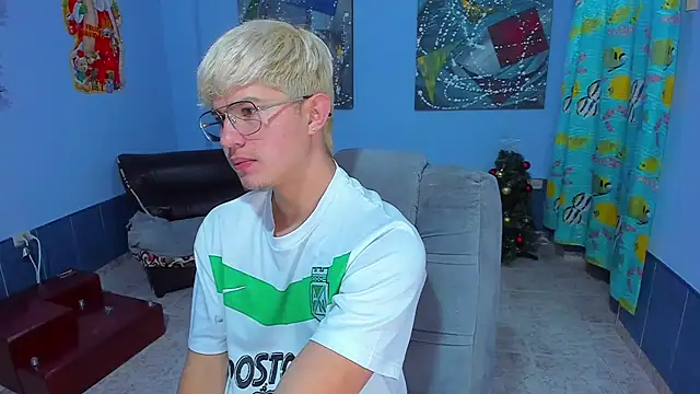 Snapshot of patrik_027 chatting on 12/15/25, 06:47 patrik 027 online show from 12/15/25, 06:47