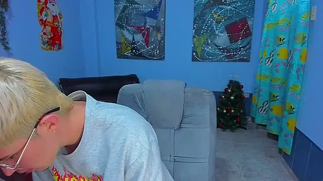 Snapshot of patrik_027 chatting on 12/15/25, 01:00 patrik 027 online show from 12/15/25, 01:00