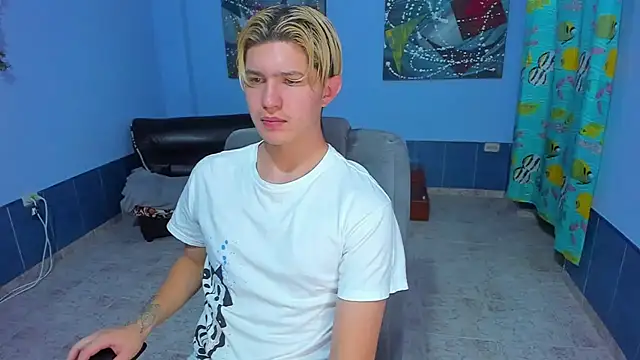 Snapshot of patrik_027 chatting on 11/14/25, 06:33 patrik 027 online show from 11/14/25, 06:33